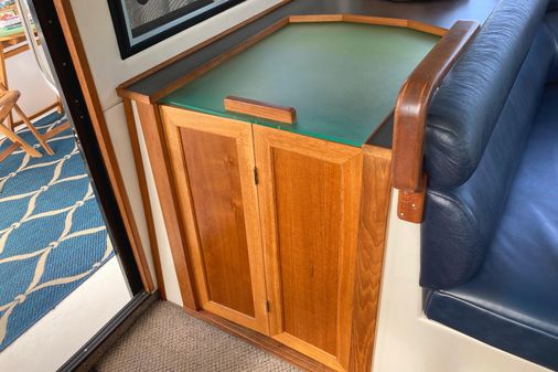 Bayliner 3388 Command Bridge Motoryacht image