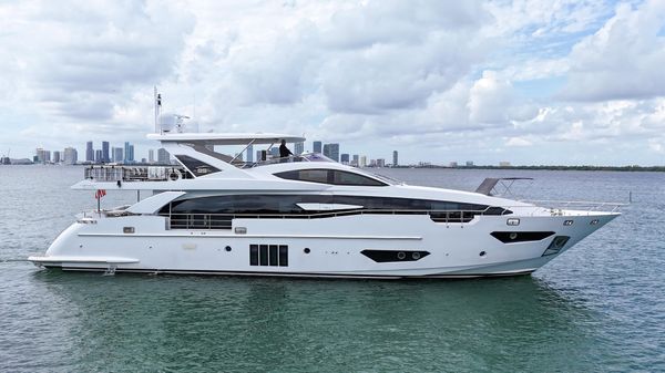 Azimut 95 Raised Pilothouse 