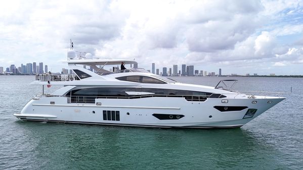 Azimut 95 Raised Pilothouse image