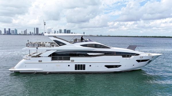 Azimut 95 Raised Pilothouse image