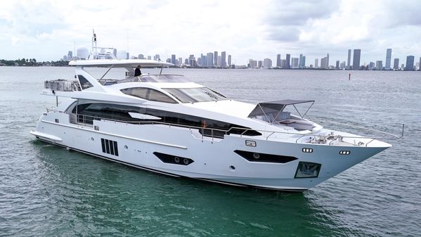 Azimut 95 Raised Pilothouse image