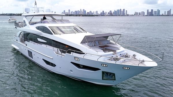 Azimut 95 Raised Pilothouse image