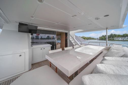 Azimut 95 Raised Pilothouse image