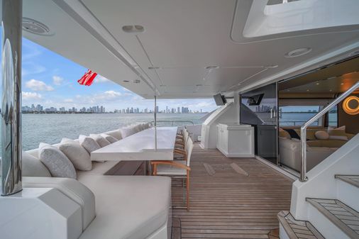 Azimut 95 Raised Pilothouse image