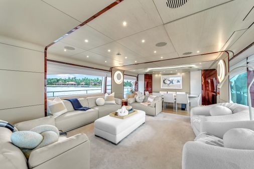 Azimut 95 Raised Pilothouse image