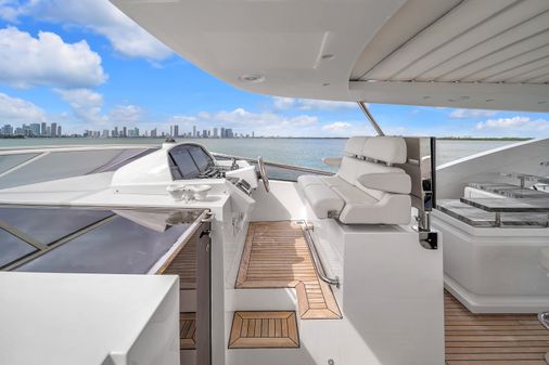 Azimut 95 Raised Pilothouse image