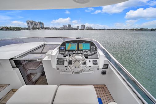 Azimut 95 Raised Pilothouse image