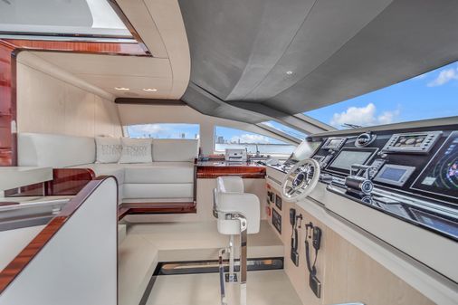 Azimut 95 Raised Pilothouse image