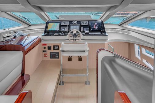 Azimut 95 Raised Pilothouse image