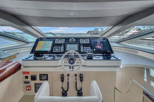 Azimut 95 Raised Pilothouse image