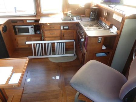 Tollycraft 34 Tri Cabin image