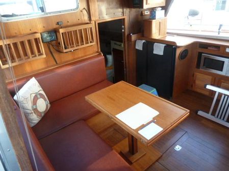 Tollycraft 34 Tri Cabin image