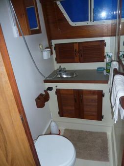 Tollycraft 34 Tri Cabin image