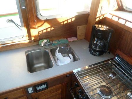 Tollycraft 34 Tri Cabin image