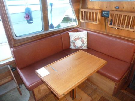 Tollycraft 34 Tri Cabin image