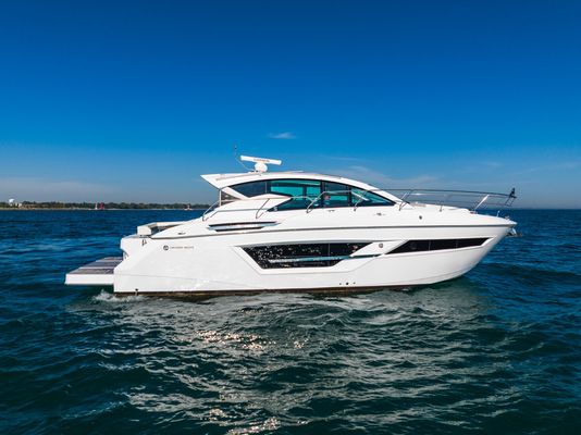 Cruisers Yachts 46 Cantius with Seakeeper - main image