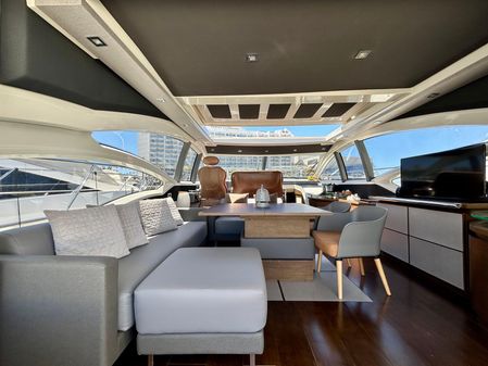 Azimut 62S image