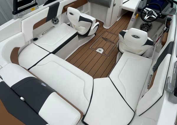 Chaparral 23-SURF image