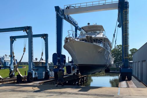 Hatteras 77-COCKPIT-MOTOR-YACHT image