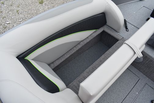 Lowe SD224-SPORT-DECK image