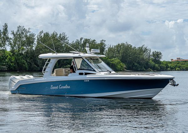 Boston Whaler 350 Realm image