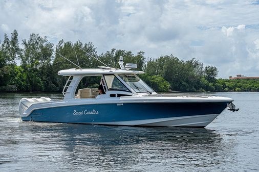 Boston Whaler 350 Realm image