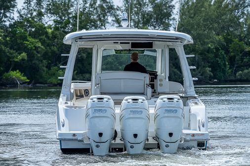 Boston Whaler 350 Realm image