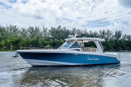 Boston Whaler 350 Realm image