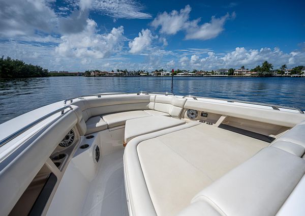 Boston Whaler 350 Realm image