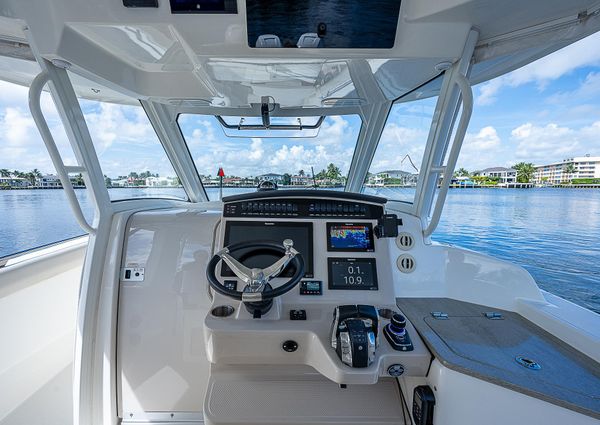 Boston Whaler 350 Realm image