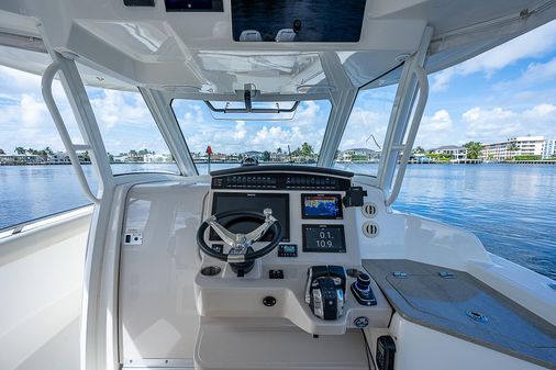 Boston Whaler 350 Realm image