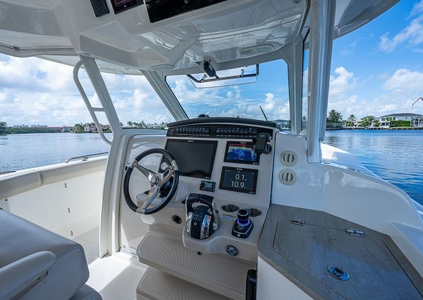 Boston Whaler 350 Realm image