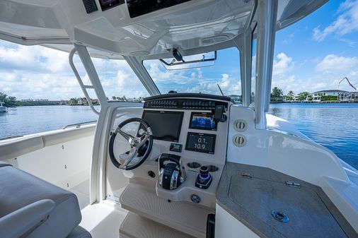 Boston Whaler 350 Realm image