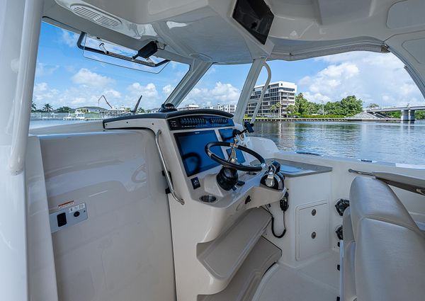 Boston Whaler 350 Realm image