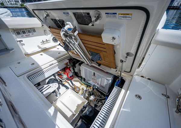 Boston Whaler 350 Realm image