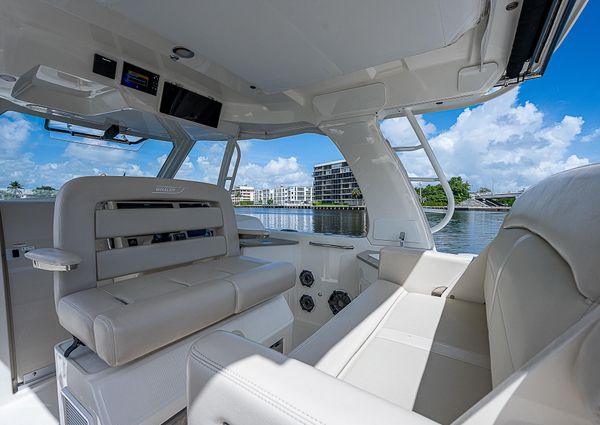 Boston Whaler 350 Realm image