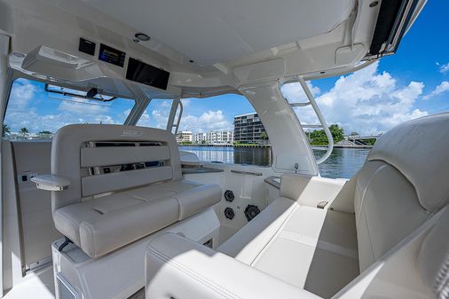 Boston Whaler 350 Realm image