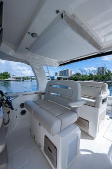 Boston Whaler 350 Realm image