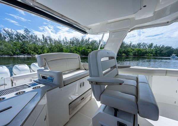 Boston Whaler 350 Realm image