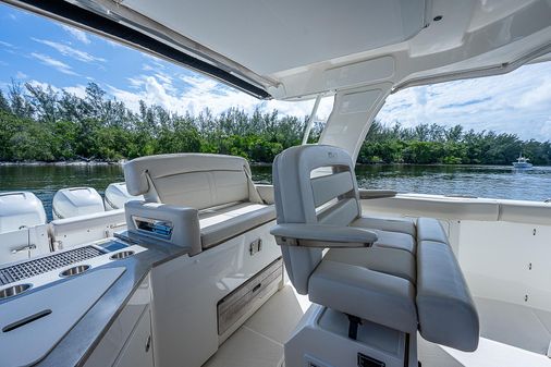 Boston Whaler 350 Realm image