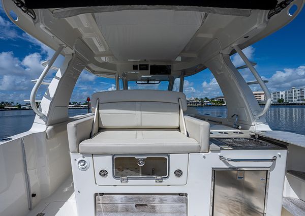 Boston Whaler 350 Realm image