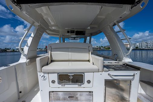 Boston Whaler 350 Realm image