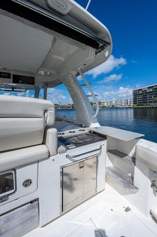 Boston Whaler 350 Realm image