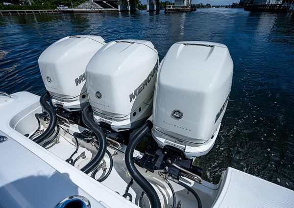 Boston Whaler 350 Realm image