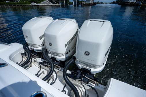 Boston Whaler 350 Realm image