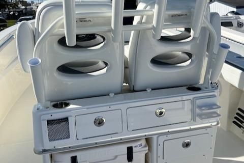 Cobia 285-CENTER-CONSOLE image