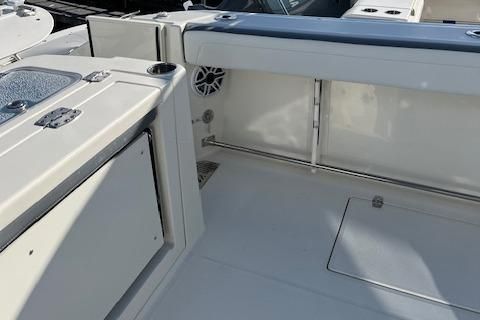 Cobia 285-CENTER-CONSOLE image