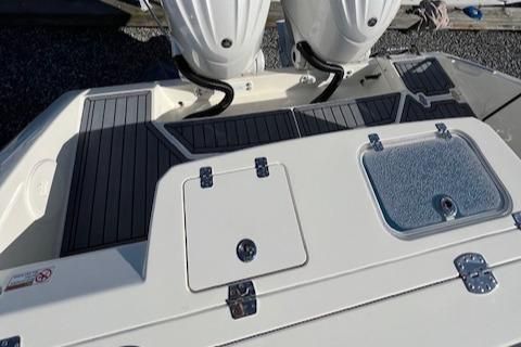 Cobia 285-CENTER-CONSOLE image