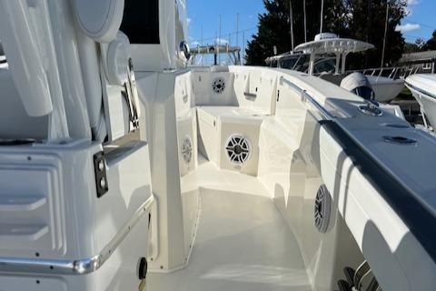 Cobia 285-CENTER-CONSOLE image