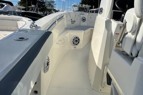 Cobia 285-CENTER-CONSOLE image